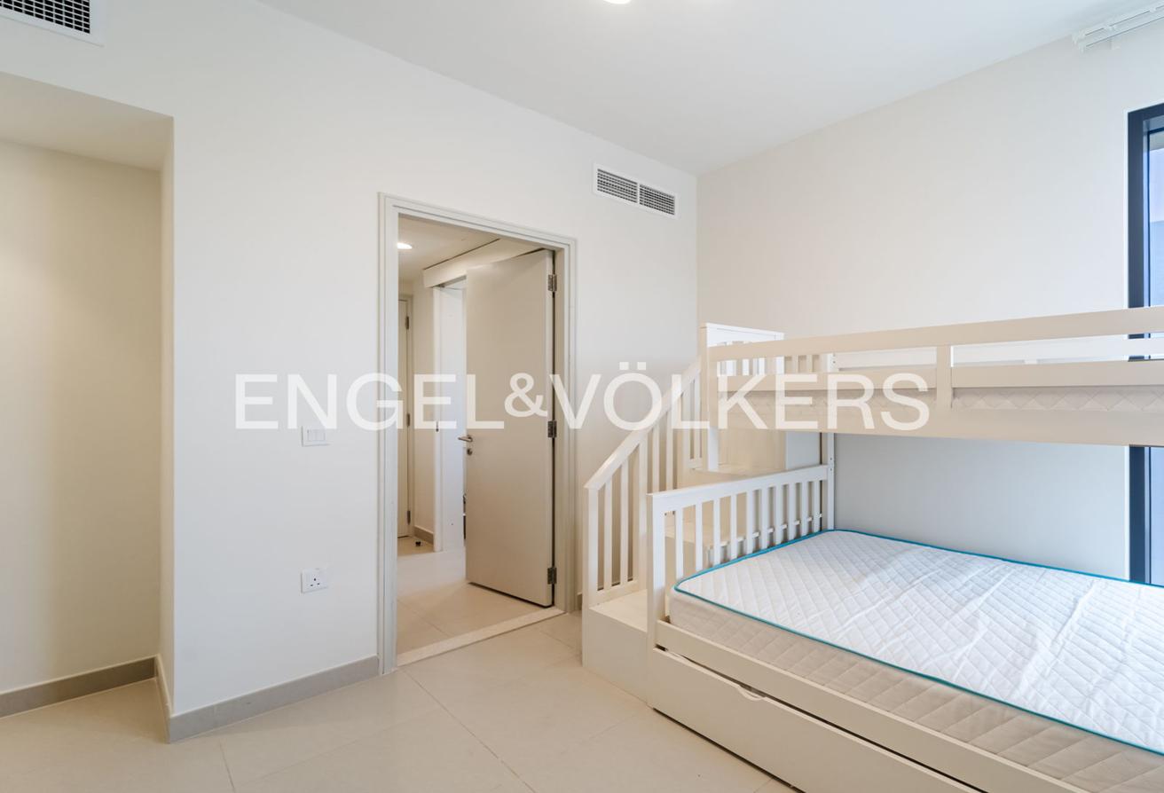 Private Garden | Vacant | Fully Furnished photo 27