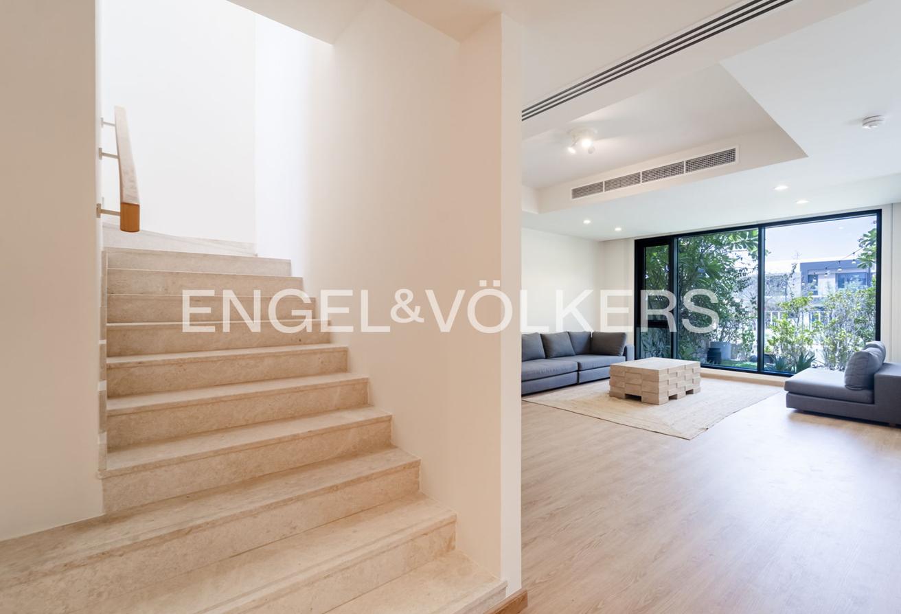 Private Garden | Vacant | Fully Furnished photo 6