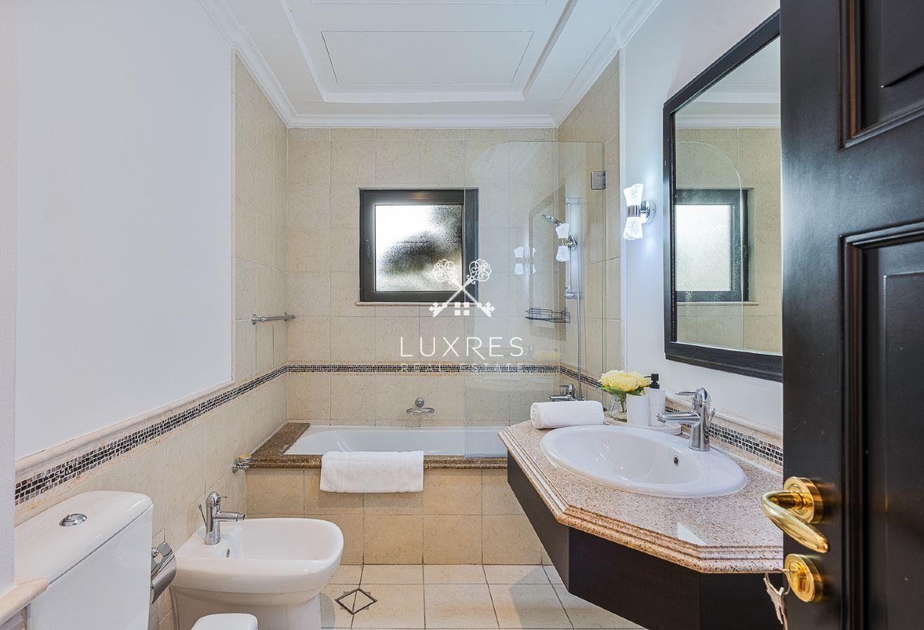 Exclusive 4BR + Maid | Upgraded | Palm Living photo 17