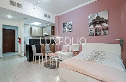 Apartment - Studio - 1 Bathroom for rent in Burj Al Nujoom - Downtown Dubai - Dubai