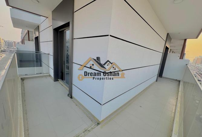 2 BR Apartment in Al Warsan with Landmark View photo 2