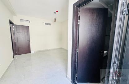 Full Floor - 2 Bedrooms - 2 Bathrooms for rent in Al Thani Muwaileh - Muwaileh Commercial - Sharjah