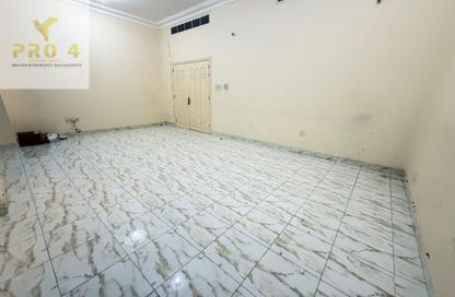 Apartment - 3 - 4 for rent in Al Muroor Building - Sultan Bin Zayed the First Street - Muroor Area - Abu Dhabi
