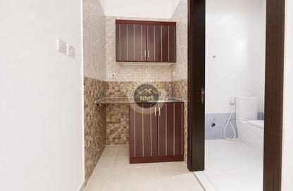 Apartment - Studio - 1 for rent in Al Mushrif Villas - Al Mushrif - Abu Dhabi