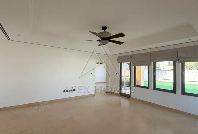 135647001 - Property Image 2