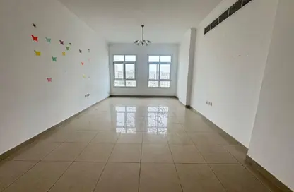 شقة - 2 غرف نوم - 3 حمامات للايجار في المجرة - الشرق - الشارقة