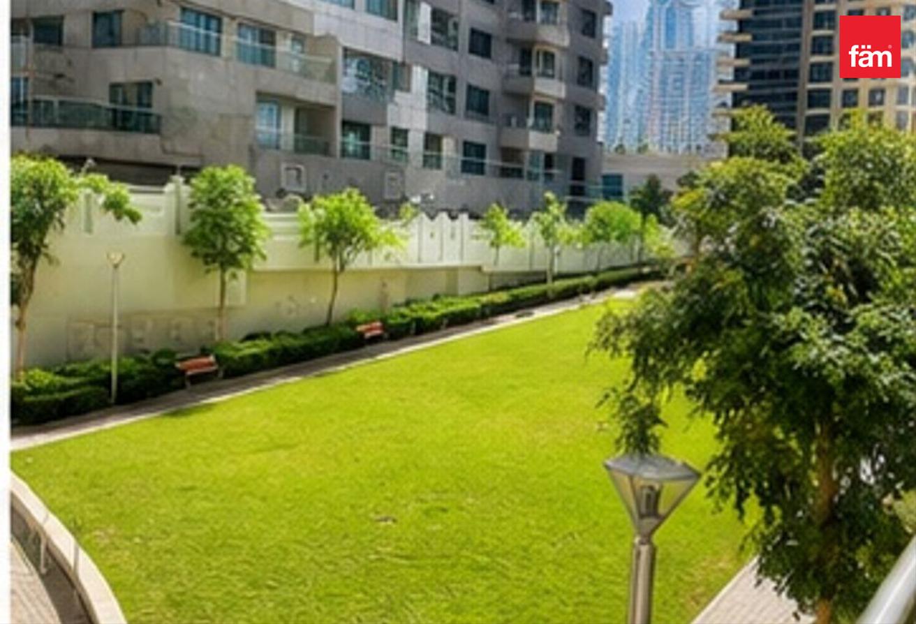 Prime Marina Location | Metro & Mall Nearby photo 10