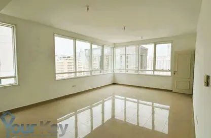 Apartment - 3 Bedrooms - 4 Bathrooms for rent in Tourist Club Area - Abu Dhabi Apartment - 3 Bedrooms - 4 Bathrooms for rent in Tourist Club Area - Abu Dhabi