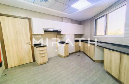 Apartment - 3 Bedrooms - 4 Bathrooms for rent in Jumeirah Apartments - Jumeirah 1 - Jumeirah - Dubai Apartment - 3 Bedrooms - 4 Bathrooms for rent in Jumeirah Apartments - Jumeirah 1 - Jumeirah - Dubai