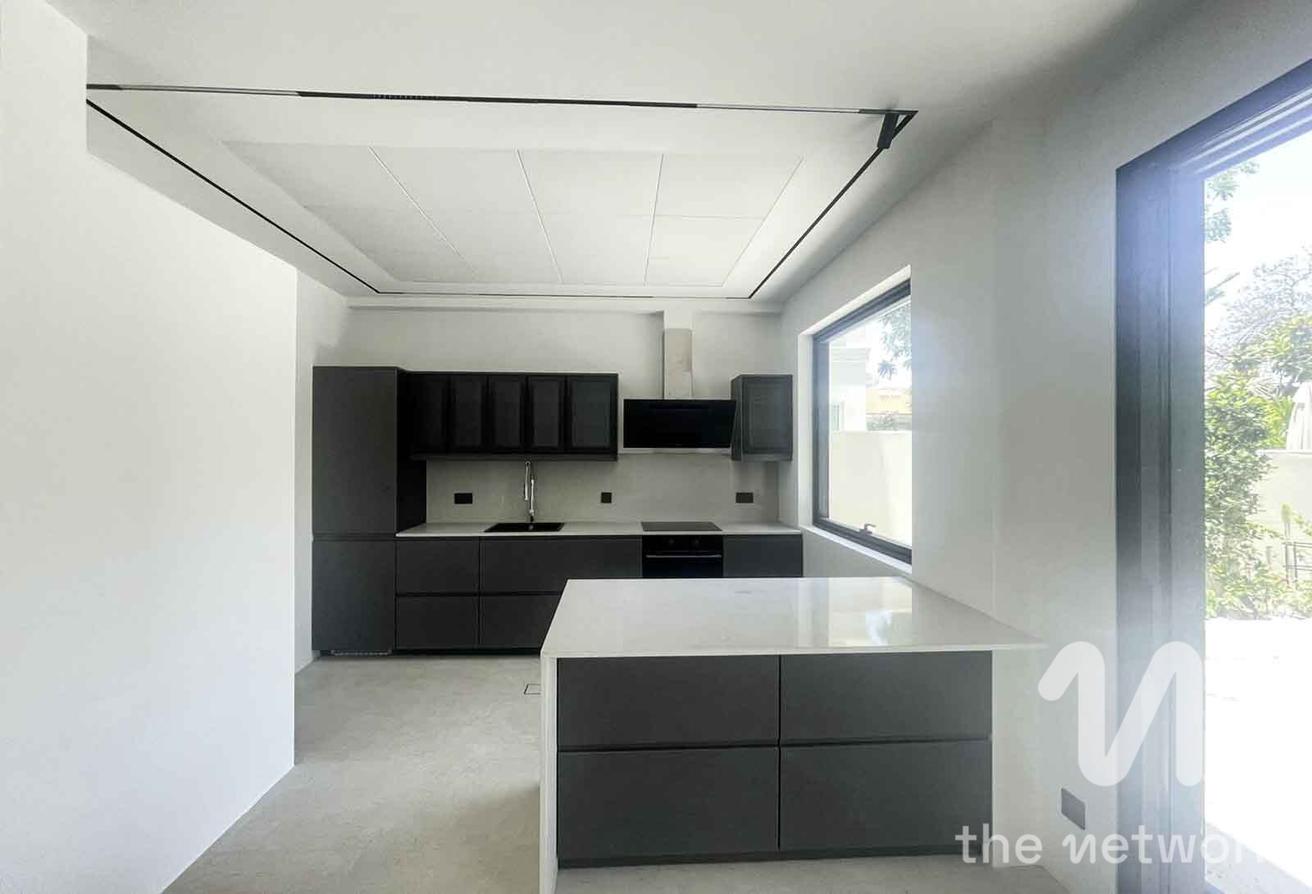 Fully Renovated | Type 4M Converted | Vacant photo 5