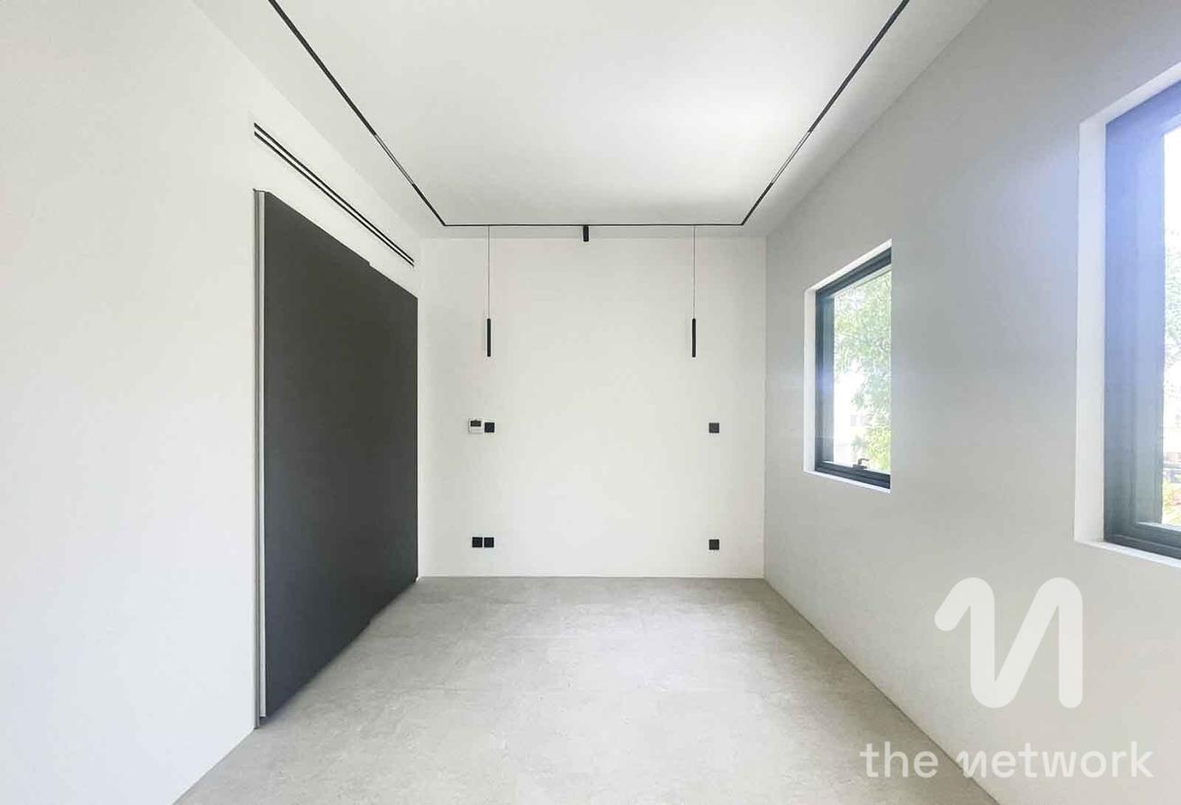 Fully Renovated | Type 4M Converted | Vacant photo 7