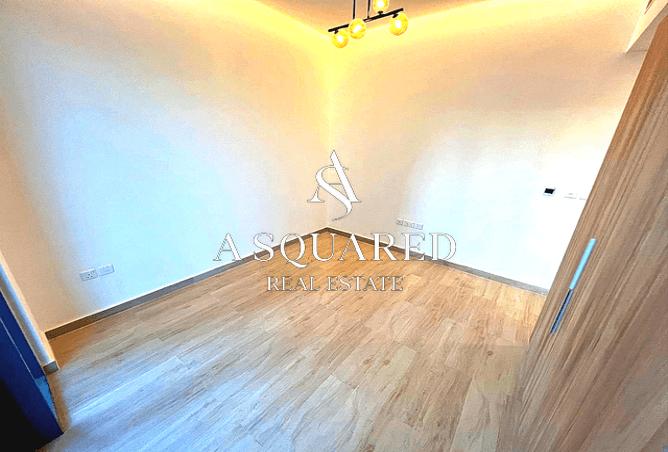 98260398 - Property Image 3