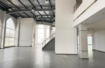 صالة عرض - استوديو - 1 حمام للايجار في شارع الشيخ زايد - دبي