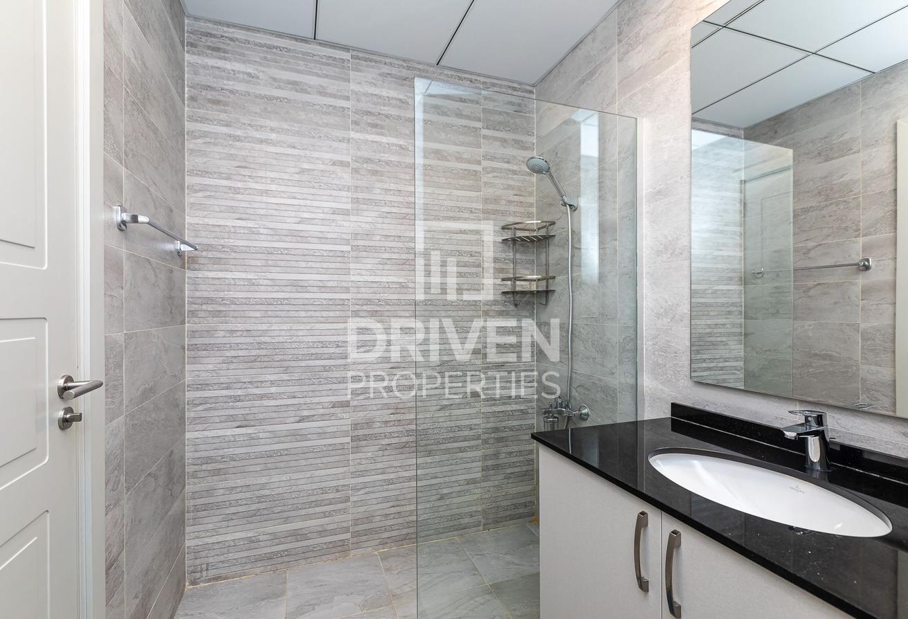 Well-maintained | Spacious Unit | Vacant photo 17