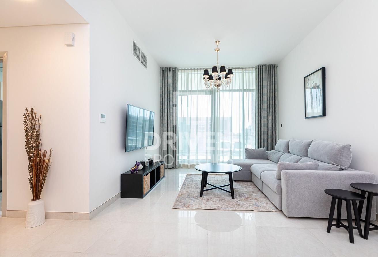 Well-maintained | Spacious Unit | Vacant photo 2