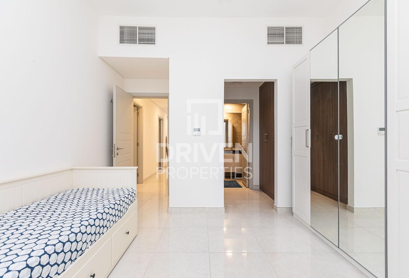 Well-maintained | Spacious Unit | Vacant photo 5