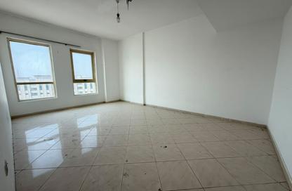 Apartment - 3 - 3 for rent in Al Majaz Tower - Al Majaz 3 - Al Majaz - Sharjah