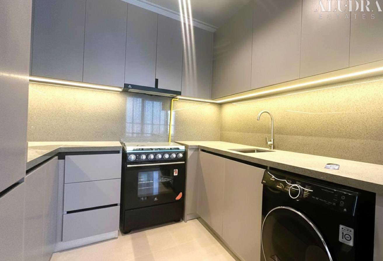 Brand New 1BR | Corner Unit | Italian Furniture photo 5