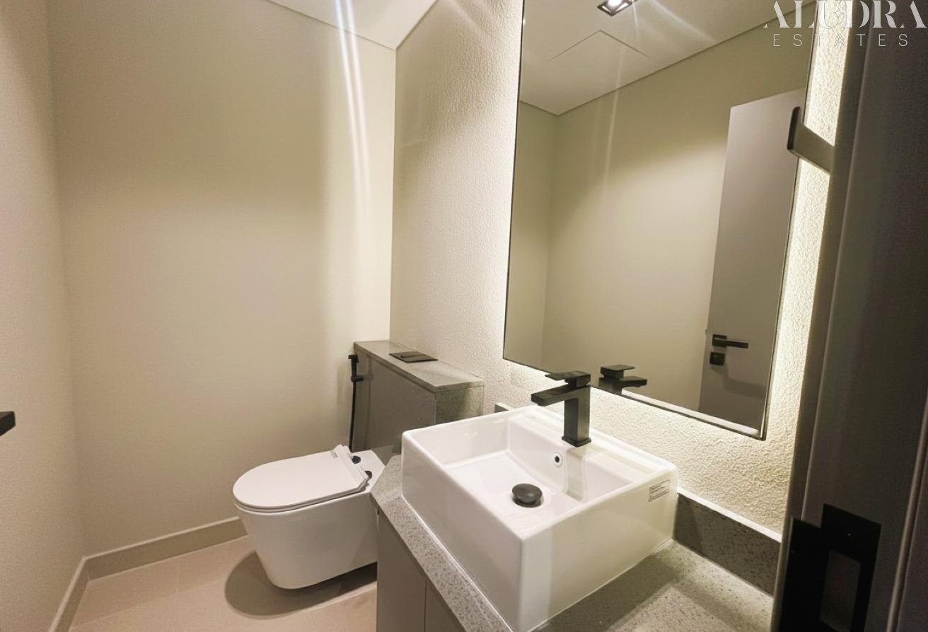 Brand New 1BR | Corner Unit | Italian Furniture photo 12