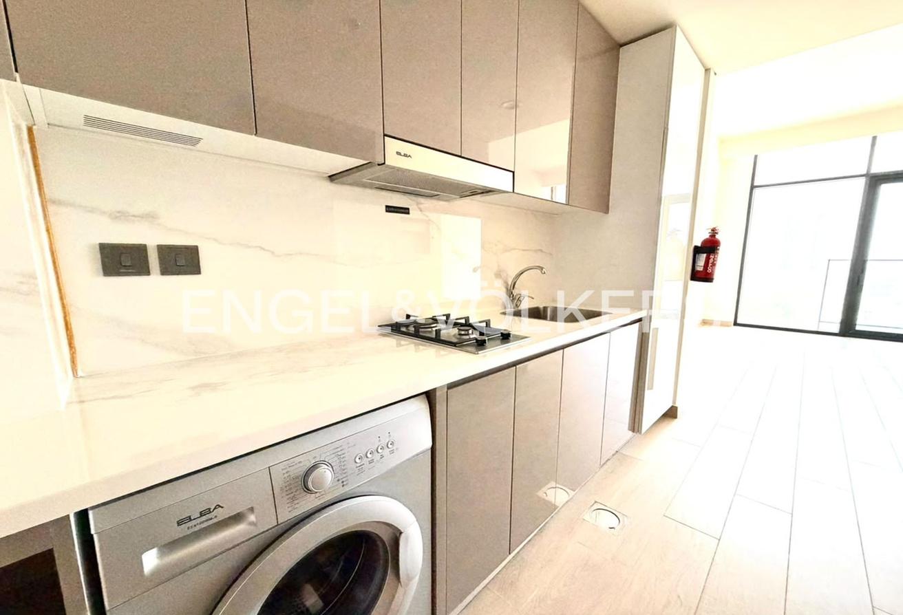 Vacant | Exclusive | Unfurnished photo 4