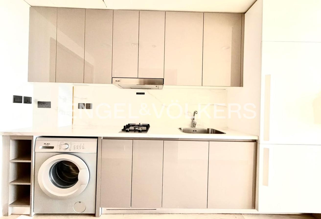 Vacant | Exclusive | Unfurnished photo 5