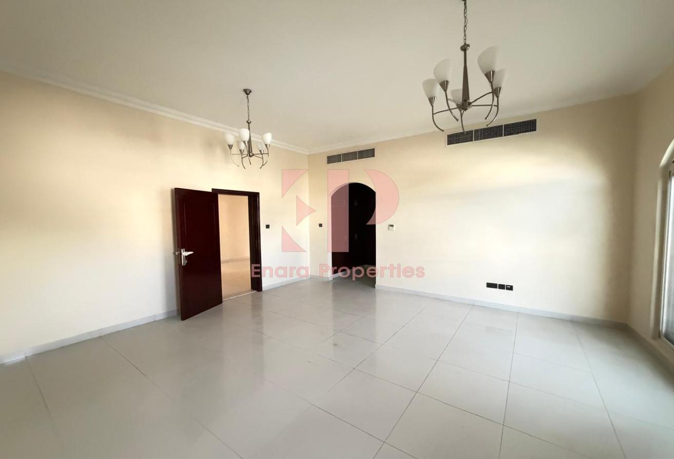 Spacious 5Bed Room Villa + Maid l Close to DAA photo 8