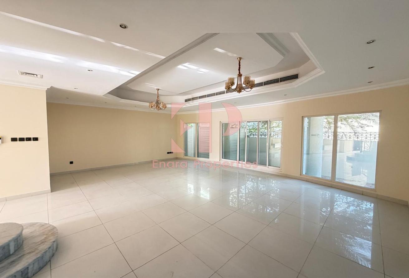 Spacious 5Bed Room Villa + Maid l Close to DAA photo 2