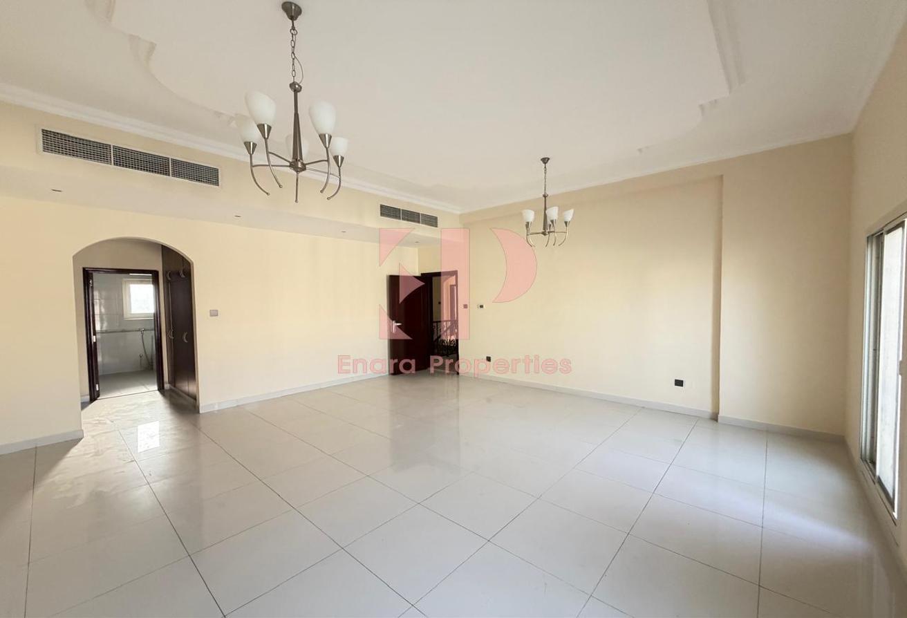 Spacious 5Bed Room Villa + Maid l Close to DAA photo 9