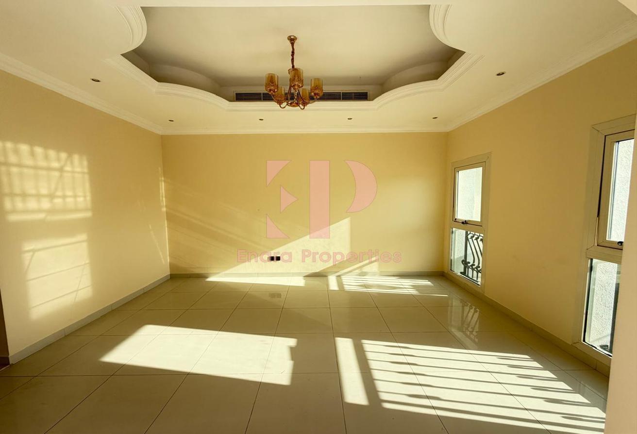 Spacious 5Bed Room Villa + Maid l Close to DAA photo 3