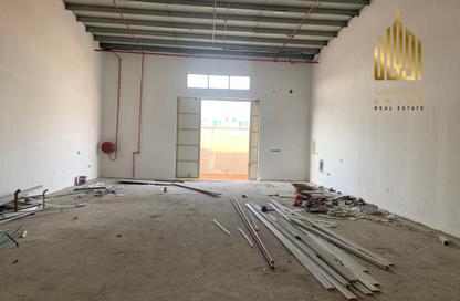 Warehouse - Studio for sale in Al Sajaa Industrial - Al Sajaa - Sharjah