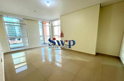 Duplex - 3 Bedrooms - 4 Bathrooms for rent in United Square - Al Khalidiya - Abu Dhabi