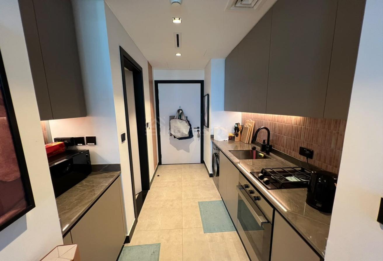 Fully Furnished | High Floor | Ready to Move photo 9