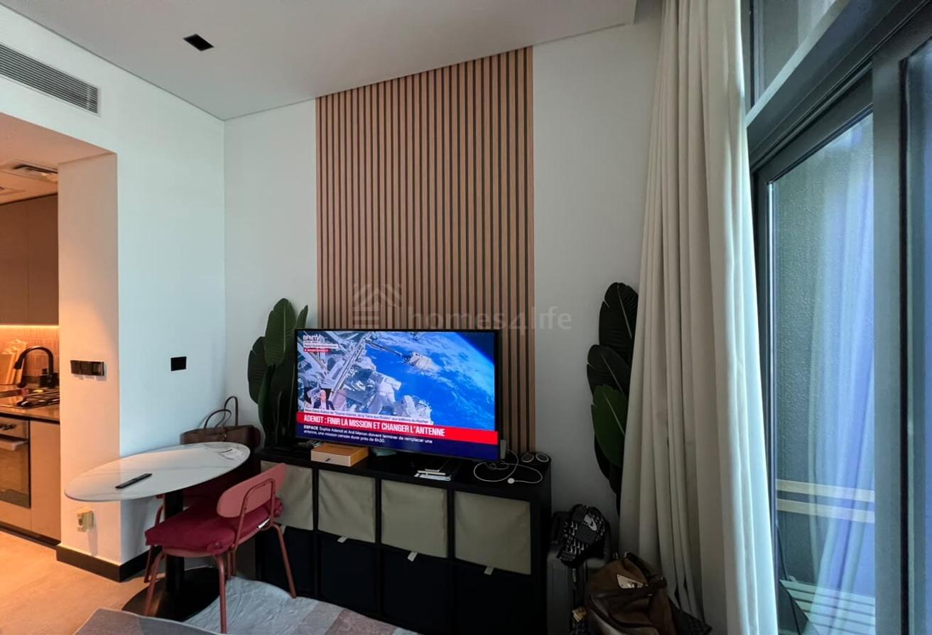 Fully Furnished | High Floor | Ready to Move photo 7