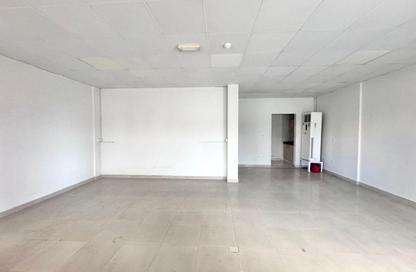 Shop - Studio - 1 Bathroom for rent in Building Z02 - England Cluster - International City - Dubai