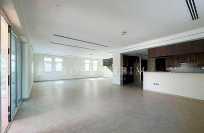 Villa - 4 Bedrooms - 4 Bathrooms for rent in Regional Large - Regional - Jumeirah Park - Dubai