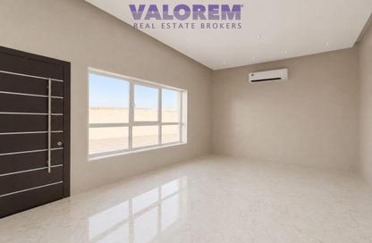 Villa - 4 - 5 for rent in Al Aweer 1 - Al Aweer - Dubai