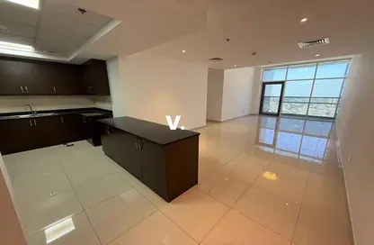 شقة - 2 غرف نوم - 3 حمامات للايجار في برج دوجا - شارع الشيخ زايد - دبي