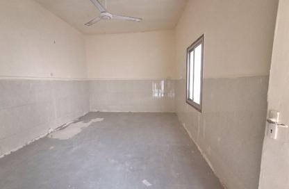 Apartment - 5 Bedrooms - 5 Bathrooms for rent in Al Sabkha - Al Riqqa - Sharjah