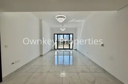 شقة - غرفة نوم - 2 حمامات للايجار في الوردة بيضاء - الضاحية 12 - قرية جميرا الدائرية - دبي شقة - غرفة نوم - 2 حمامات للايجار في الوردة بيضاء - الضاحية 12 - قرية جميرا الدائرية - دبي