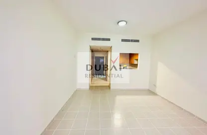 Apartment - 1 Bathroom for rent in The Gardens Apartments 6 - The Gardens Buildings - The Gardens - Dubai