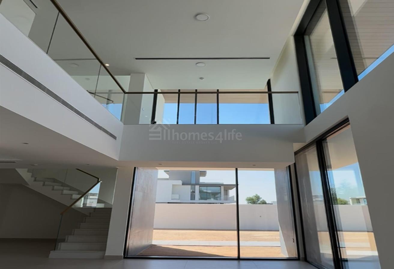True corner unit / Fresh listing / Biggest Plot photo 9