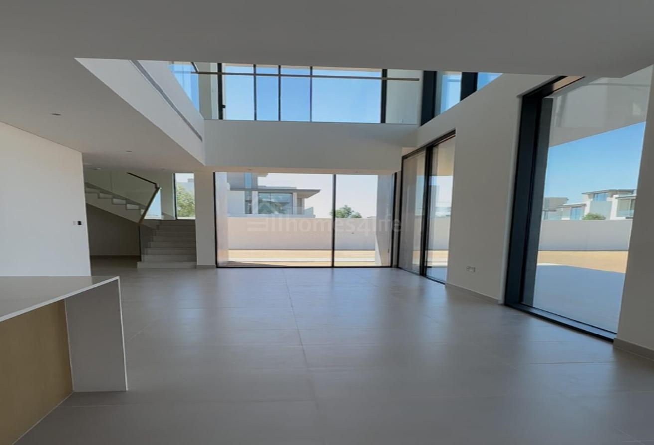 True corner unit / Fresh listing / Biggest Plot photo 2