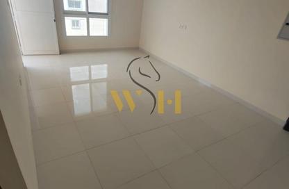 شقة - غرفة نوم - 1 حمام للايجار في عمارة عزير - 3  الروضة - الروضة - عجمان