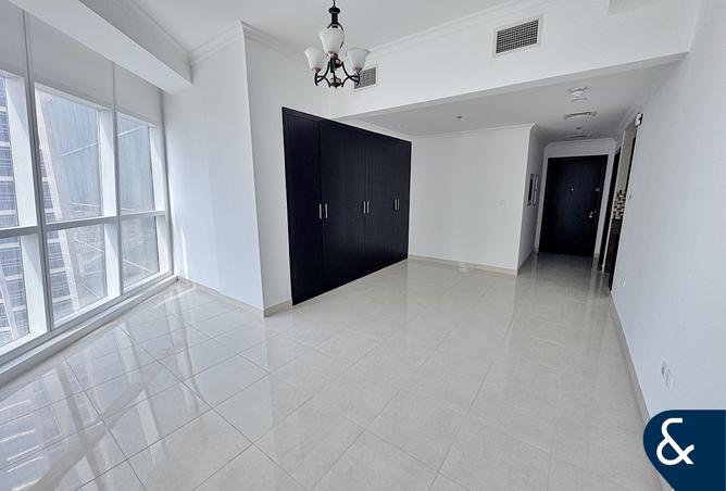 Best Location | High ROI | Studio |