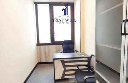 Business Centre - Studio - 4 Bathrooms for rent in Dar Al Salam Building - Corniche Road - Abu Dhabi