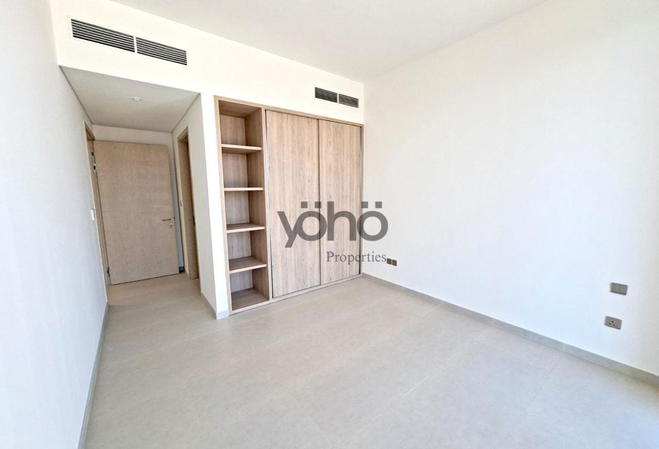 Modern 5BR Villa | Private Plot | Community Views photo 22