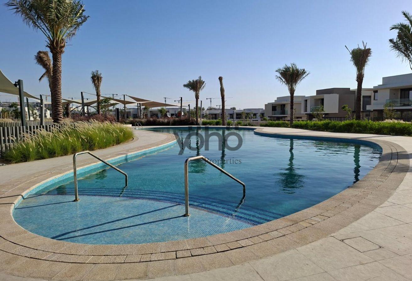Modern 5BR Villa | Private Plot | Community Views photo 19