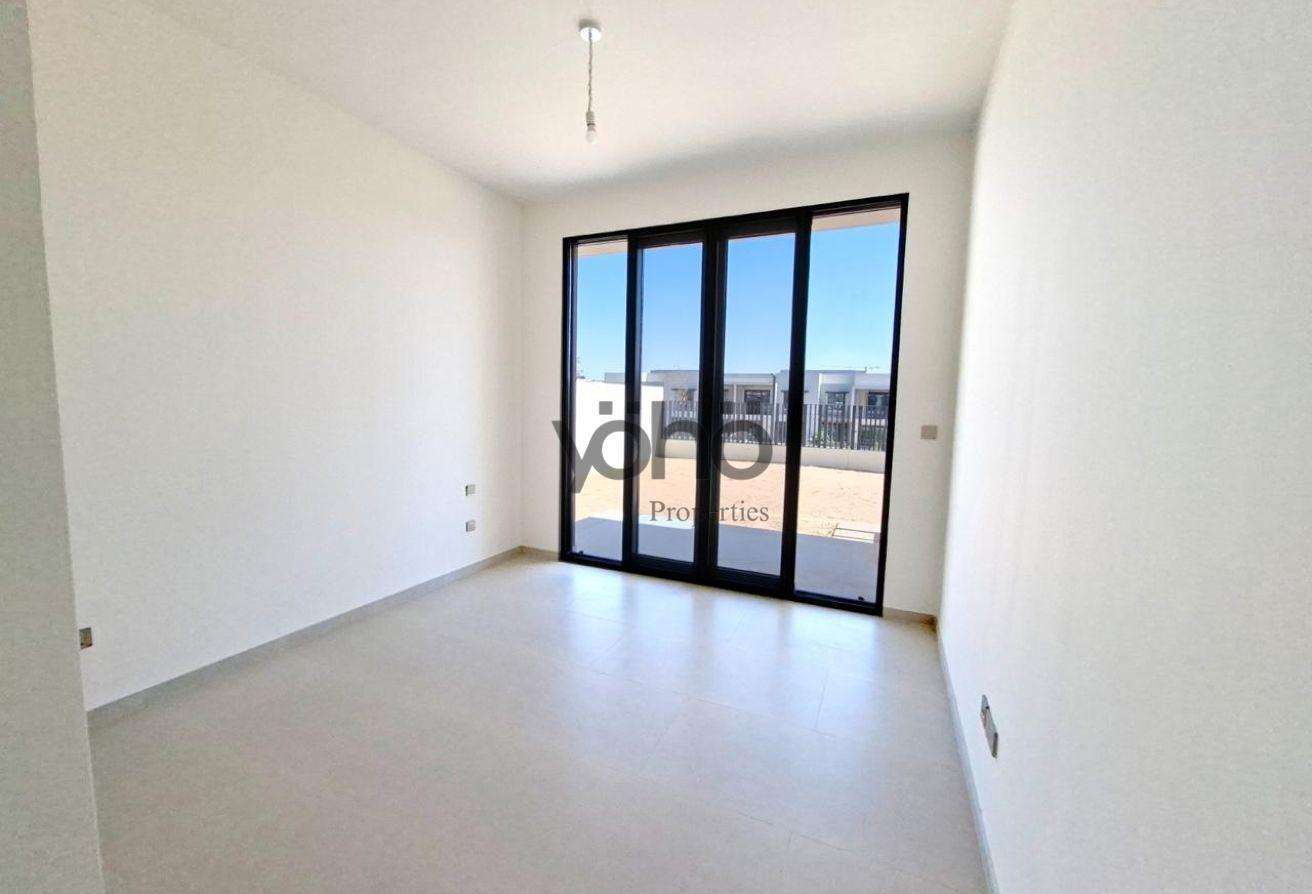 Modern 5BR Villa | Private Plot | Community Views photo 21