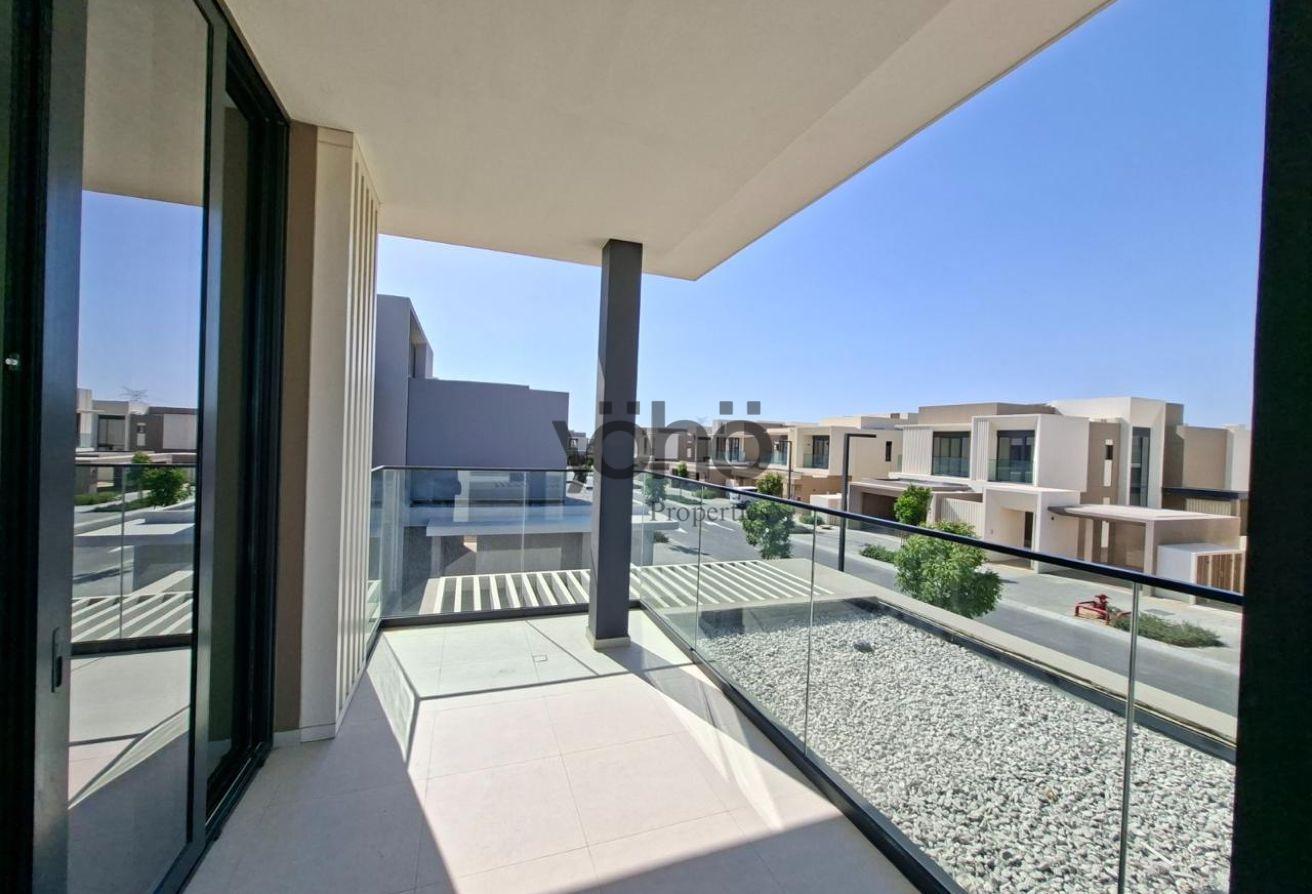 Modern 5BR Villa | Private Plot | Community Views photo 7