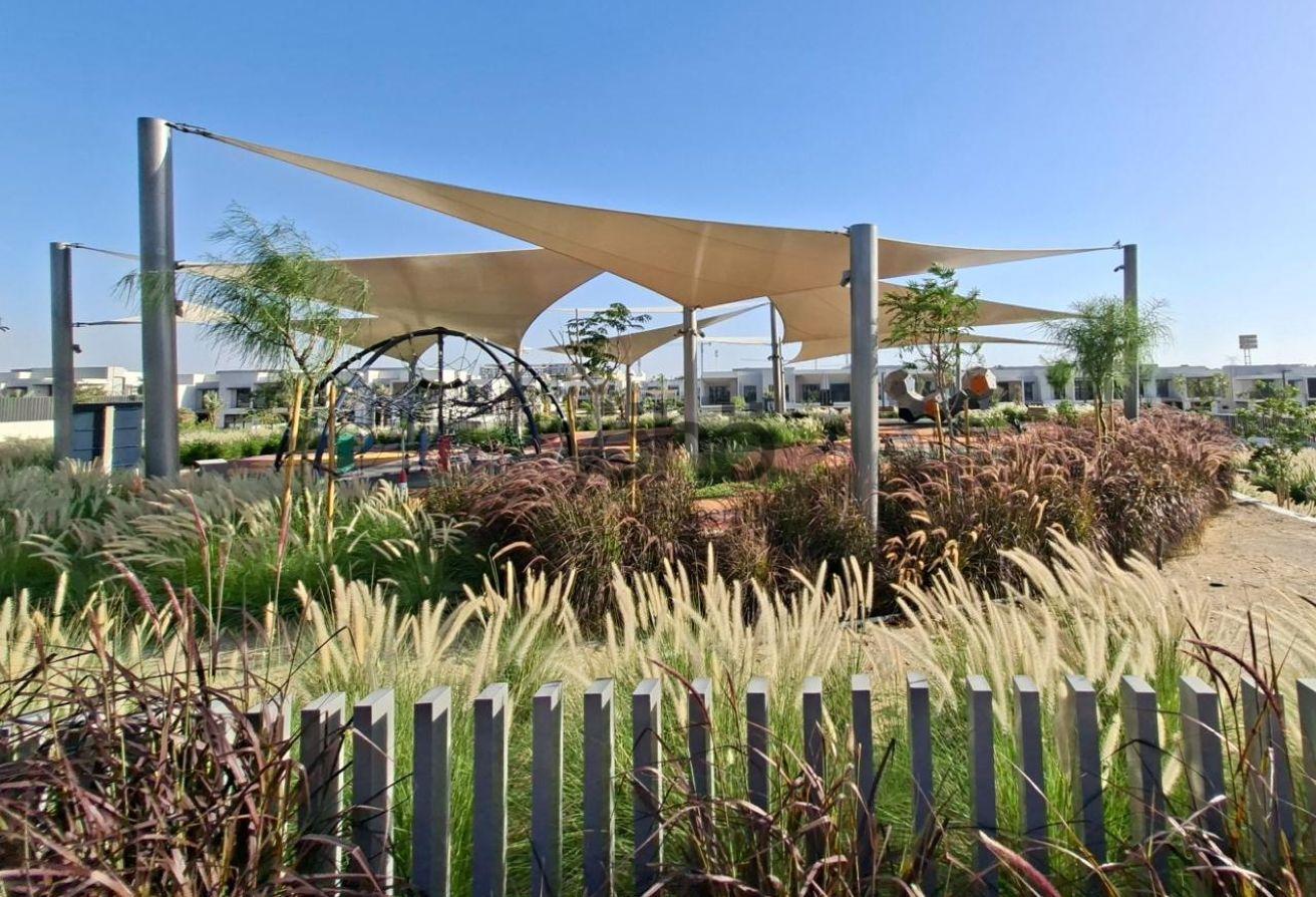 Modern 5BR Villa | Private Plot | Community Views photo 14